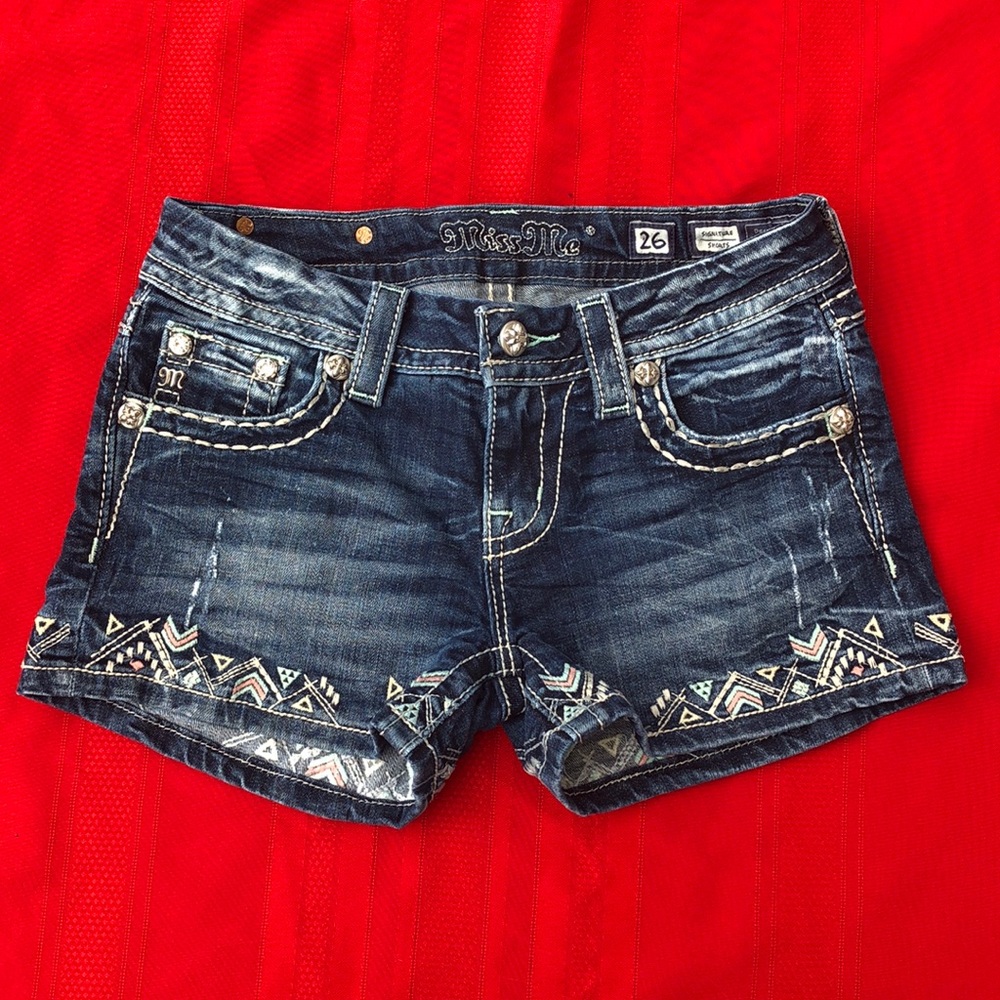 Miss Me Sz 26 Aztec design shorts w/factory distressing SUMMER leg show stopper!
